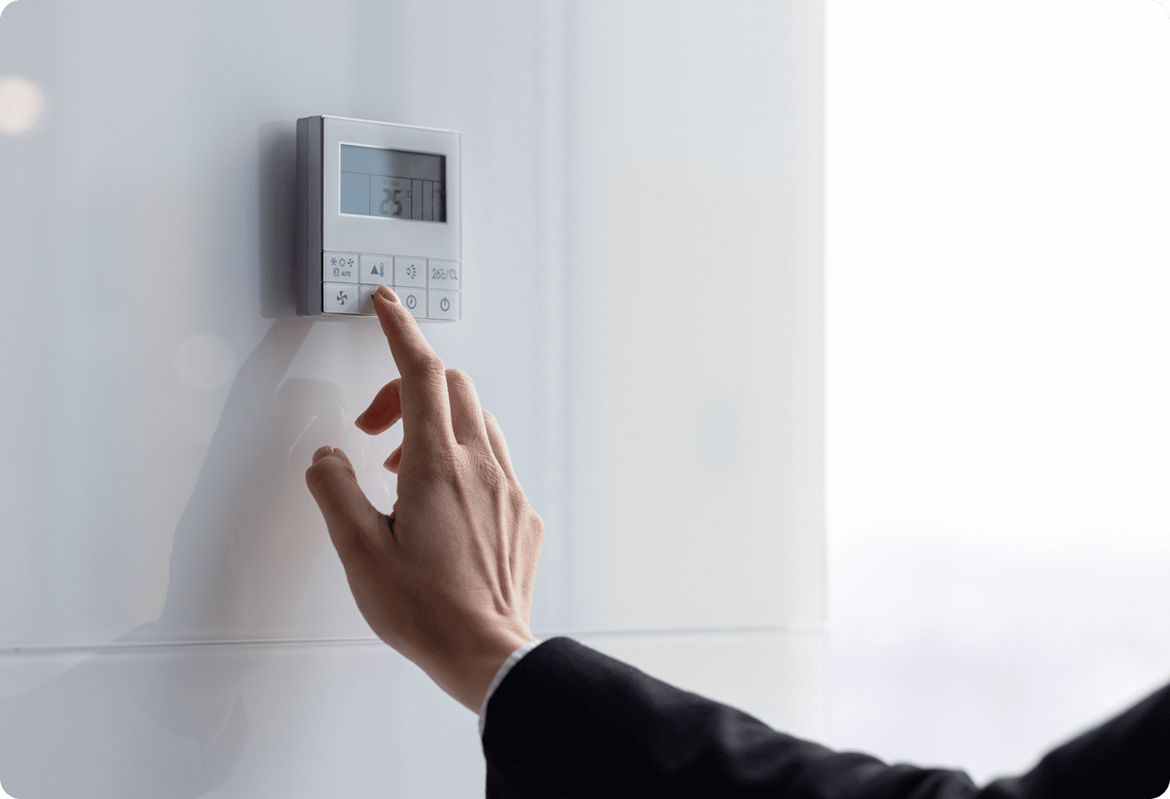 Hand setting wall thermostat temperature